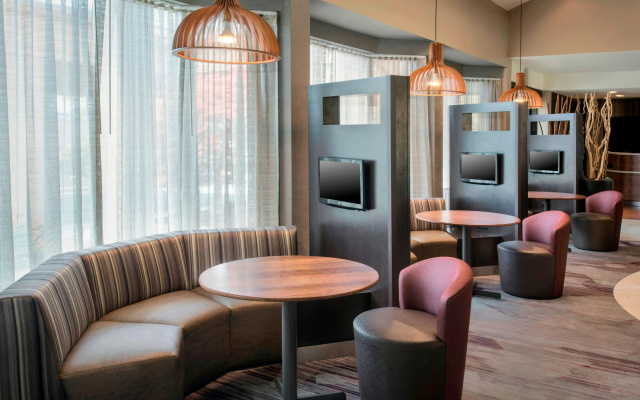 photo 4 of Courtyard by Marriott Newark Liberty International Airport