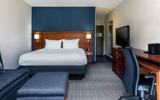 photo 2 of Courtyard by Marriott Phoenix Airport