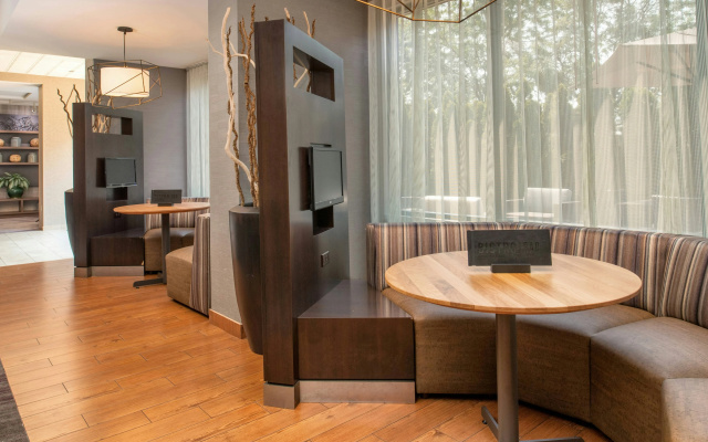 photo 2 of Courtyard by Marriott Portland Airport