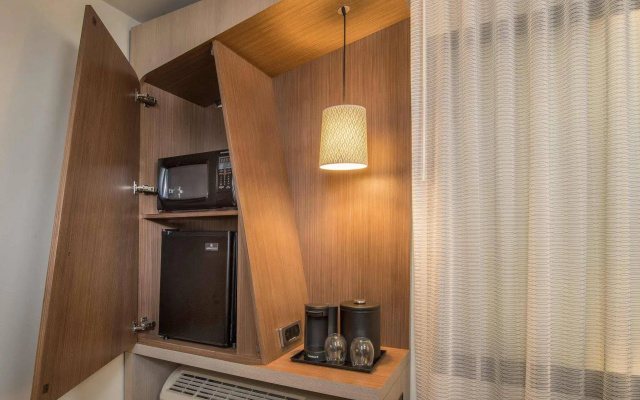photo 4 of Courtyard by Marriott Portland Airport