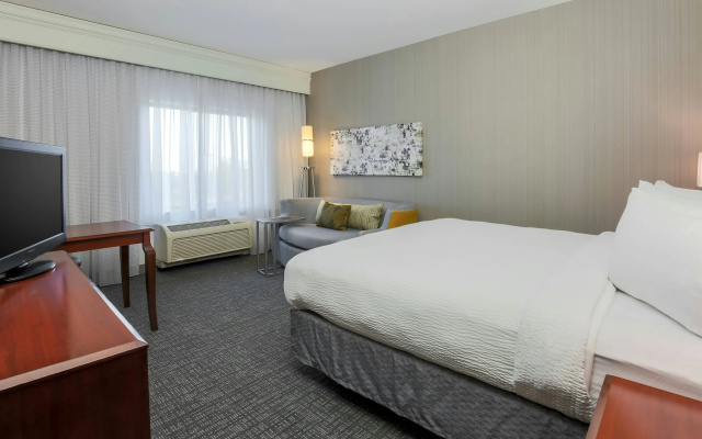 photo 4 of Courtyard by Marriott Roseville Galleria Mall/Creekside Ridge Drive