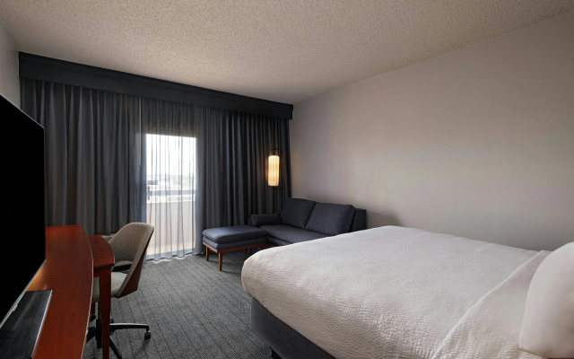 photo 3 of Courtyard by Marriott San Antonio Airport