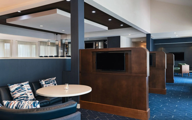 photo 4 of Courtyard by Marriott San Antonio Airport