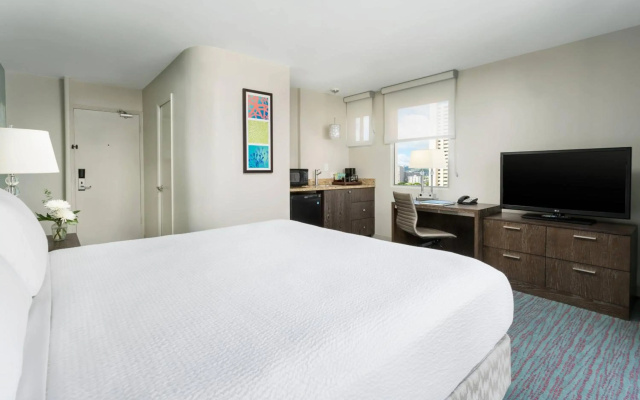 photo 4 of Courtyard by Marriott Waikiki Beach