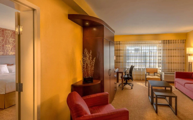 photo 4 of Courtyard by Marriott Charleston Downtown/Civic Center