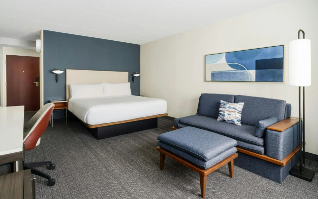 photo 3 of Courtyard by Marriott Chicago Midway Airport