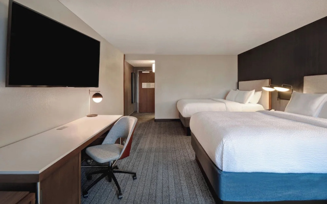 photo 4 of Courtyard by Marriott Cincinnati Airport