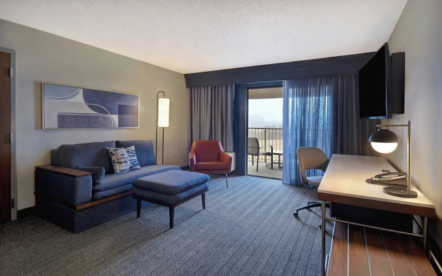 photo 5 of Courtyard by Marriott Cincinnati Airport