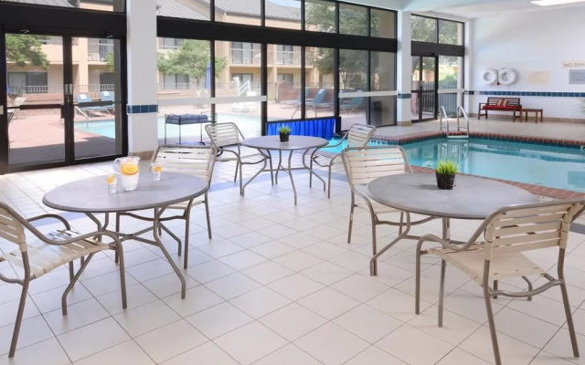 photo 4 of Courtyard Dallas Las Colinas