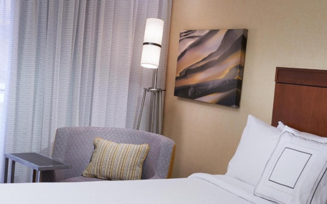 photo 4 of Courtyard by Marriott Detroit Dearborn