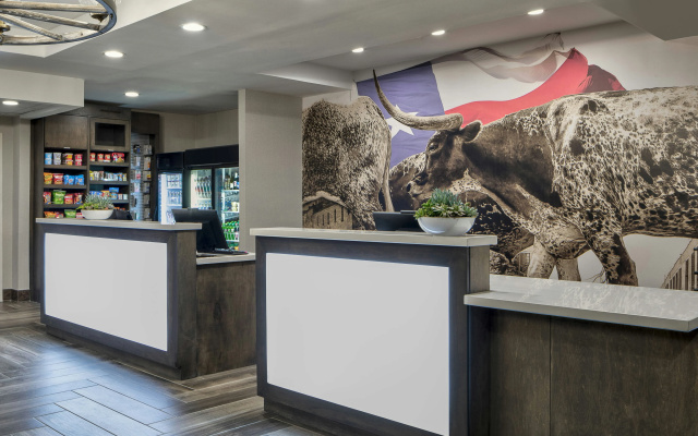 photo 2 of Courtyard by Marriott Fort Worth Downtown/Blackstone