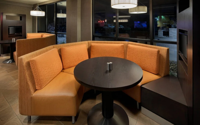 photo 2 of Courtyard Grand Rapids Airport