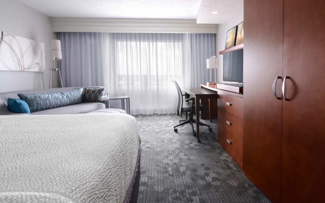 photo 4 of Courtyard Houston Pearland