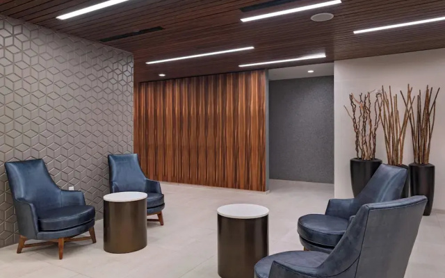 photo 2 of Courtyard Houston Sugar Land/Lake Pointe