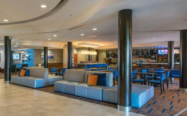 photo 2 of Courtyard Los Angeles Burbank Airport