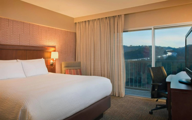photo 4 of Courtyard by Marriott Los Angeles - Sherman Oaks