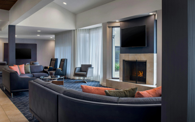 photo 4 of Courtyard by Marriott Pittsburgh Airport