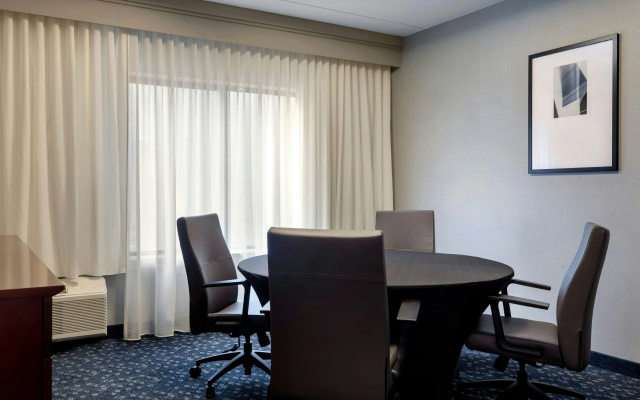 photo 5 of Courtyard by Marriott Pittsburgh Airport