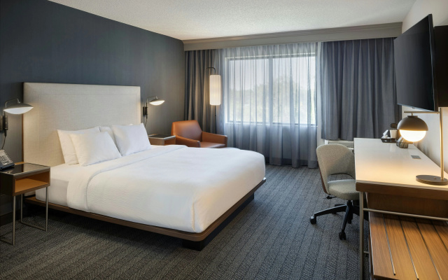 photo 3 of Courtyard by Marriott Springfield Airport