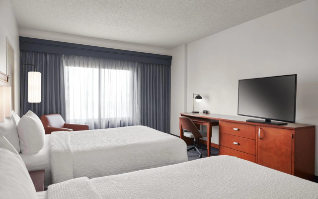 photo 3 of Courtyard by Marriott St. Louis Downtown West