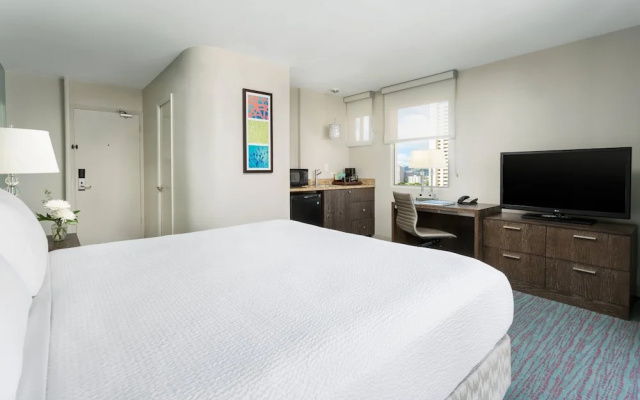 photo 3 of Courtyard Marriott Waikiki Beach
