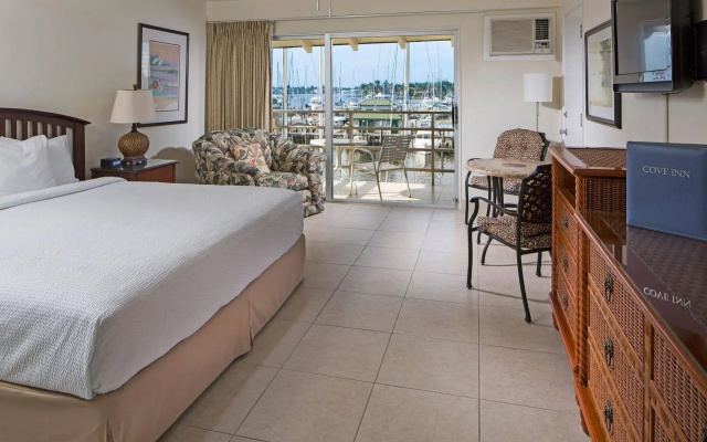 photo 2 of Cove Inn on Naples Bay