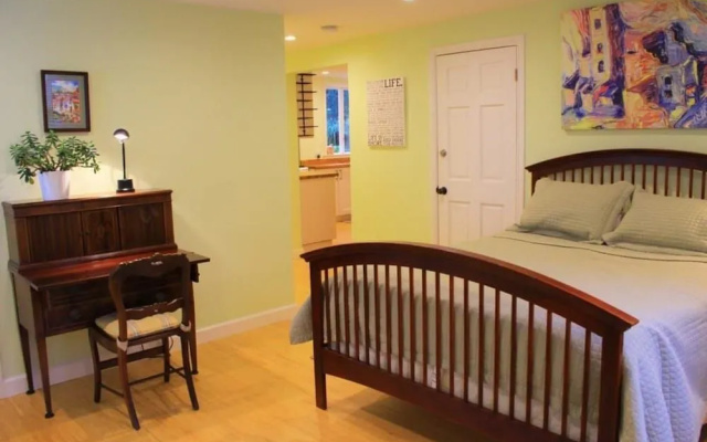 photo 2 of Cow Hollow Studio Holiday