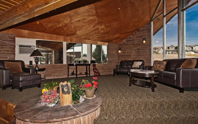 photo 2 of Coyote Mountain Lodge