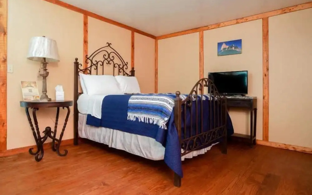 photo 4 of Round Top Hotel