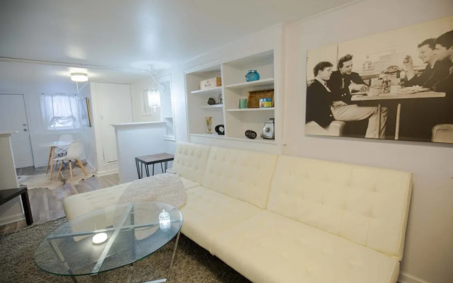 photo 4 of Cozy 1 BDR in Heart of Logan Square & Near Train