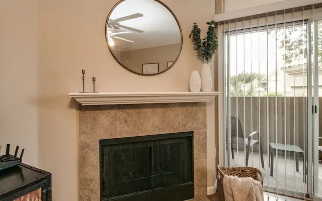 photo 2 of Cozy 1-bdrm Scottsdale Condo Next to Pool