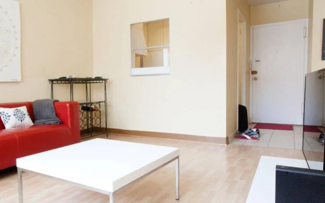 photo 2 of Cozy 1BR Rosslyn Apt with a View