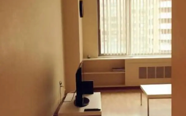 photo 5 of Cozy 1BR Rosslyn Apt with a View
