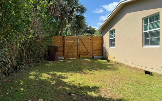 photo 2 of Cozy 2 bedroom near intercoastal & beaches