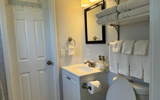 photo 3 of Cozy 2 bedroom near intercoastal & beaches