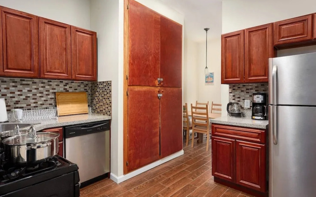 photo 3 of Cozy 2br 2ba Apartment Close To Nyc