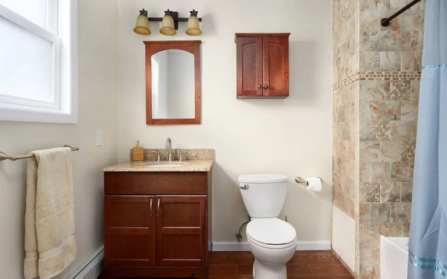 photo 4 of Cozy 2br 2ba Apartment Close To Nyc