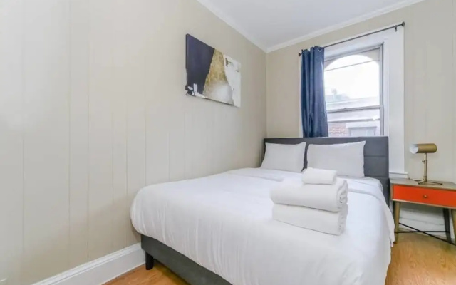 photo 2 of Cozy 3 Bed/1ba Apt in Heart of North End