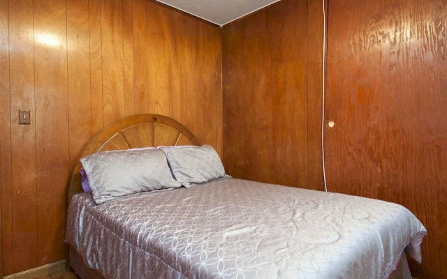 photo 2 of Cozy 3BD Wood House