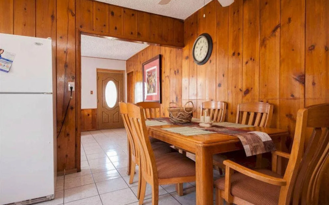 photo 5 of Cozy 3BD Wood House