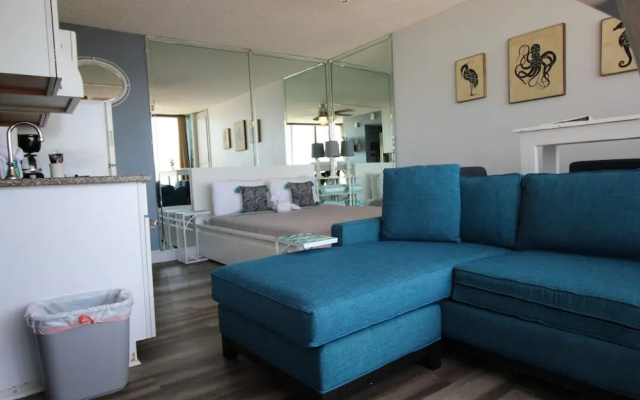 photo 4 of Cozy 5th Floor Waterview Condo
