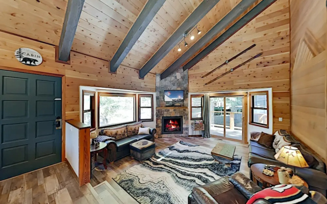photo 2 of Cozy All-Season Cabin Near Shops, Beach, Skiing home