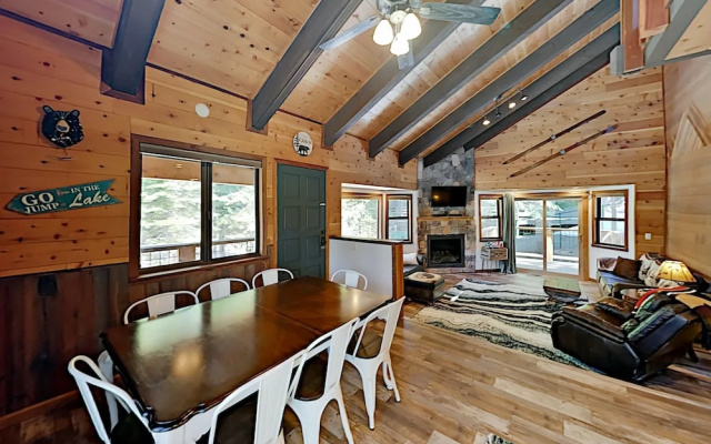 photo 3 of Cozy All-Season Cabin Near Shops, Beach, Skiing home