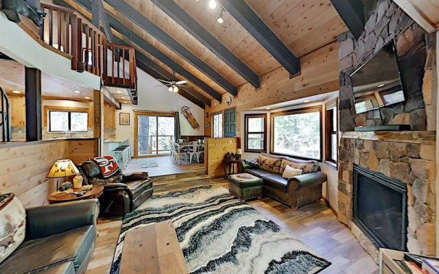 photo 4 of Cozy All-Season Cabin Near Shops, Beach, Skiing home