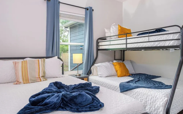 photo 5 of Cozy and Gorgeous 2br/1ba Near Amazing Downtown