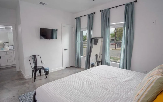 photo 3 of Cozy and Gorgeous 3 BR 2 BA Near Amazing Downtown