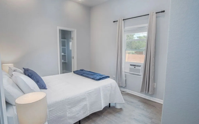 photo 4 of Cozy and Lovely 2BR 2BA Apt#a Near Lively Downtown