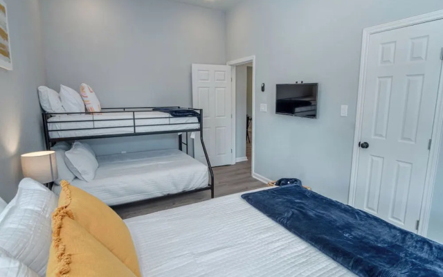 photo 5 of Cozy and Lovely 2BR 2BA Apt#a Near Lively Downtown