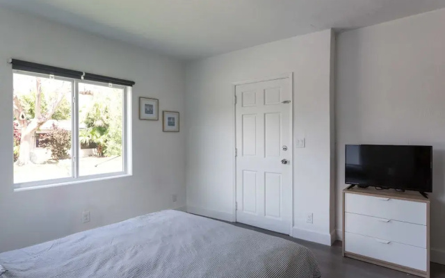 photo 4 of Cozy and Modern 2B-2B Home