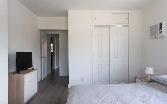 photo 5 of Cozy and Modern 2B-2B Home
